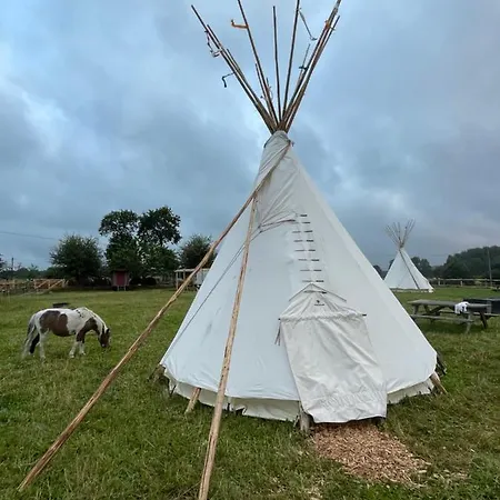 Terra-tipike, Tipi A La Ferme Entre Terre Et * Trébry