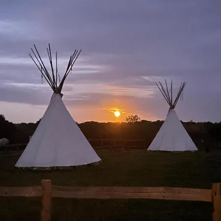 豪华帐篷 Terra-tipike, Tipi A La Ferme Entre Terre Et Trébry