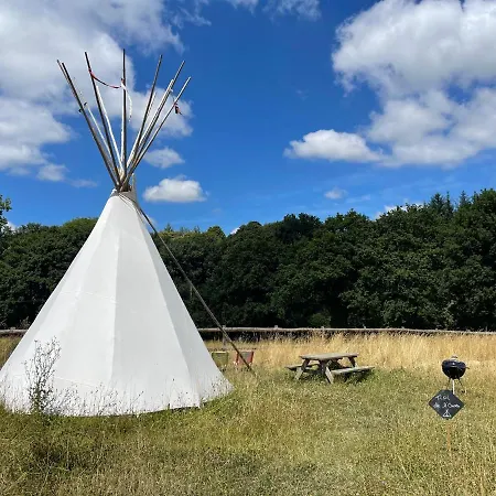 Terra-tipike, Tipi A La Ferme Entre Terre Et 豪华帐篷 Trébry